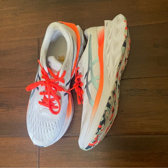 Asics Novablast 2 Womens 9 Shoes White Running Sneaker Gym Athletic 1012B152 - Picture 5 of 13